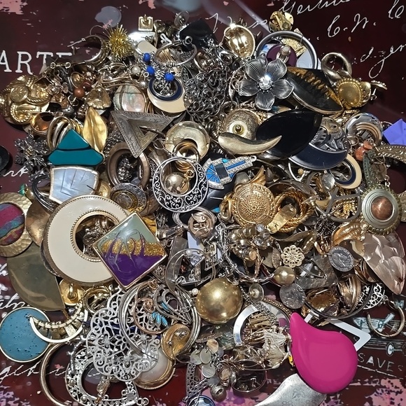 Jewelry - Craft Lot Of Earrings